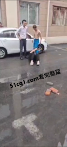 这女的演技有点浮夸