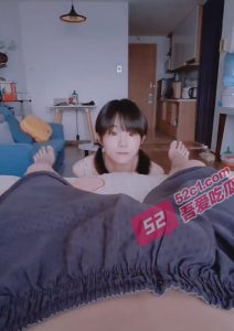 我只会心疼哥哥～极品小萝莉中午放学回家先帮哥哥吃大肉棒 这清纯无暇的脸蛋谁能顶得住？