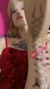 抖音高颜值纹身美女 无能巨婴  不雅性爱福利视频被实锤 妖娆身姿配上个性纹身超有看点