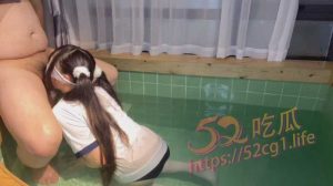 野性大叔日式水池内PUA制服清纯小萝莉 白丝双马尾攻速叠满 浴室爆口无套内射