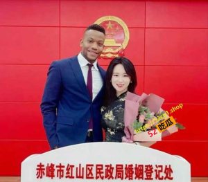 赤峰市媚黑婊 唐嫣然与黑人哈尼修成正果 啪啪视频同步曝光 这一屌下去 她家8代都洗不白！