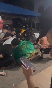 吃瓜猎奇——缅北狗推被抓捕第一现场  荷枪实弾 人人喊打恨得牙痒痒的诈骗犯全部抱头排排蹲 有认识的吗？