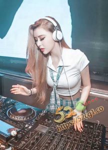 最新热门事件 极品高颜值 成都DJ女神 艾米 与炮友做爱完美露脸视频流出 细腰美乳后入怼着操