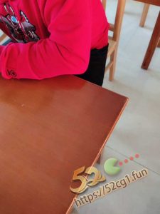 震惊破男处 ！ 骚女竟然进校园勾引男学生破处  对话真实刺激！