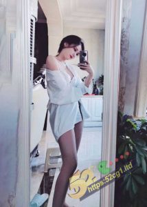 52吃瓜独家上海主持人御用摄影师云盘破译 高颜值主持人带妆口交性爱视频曝光