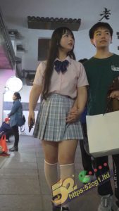 52吃瓜独家 偷拍大神偷拍颜值身材都在线的美女 纱裙小仙女 卡哇伊小萌妹还有肉肉的酒窝女孩小内内都被偷拍