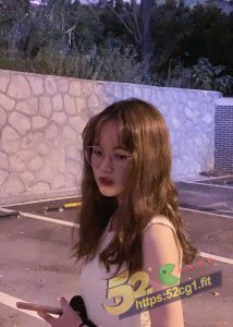 52吃瓜独家 瓜友真实投稿 广州00后 高颜值反差女主播 韦惠雯 男女通吃 与拉拉女友性爱私拍被流出