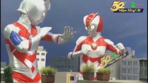 这个cos牛逼啊 奥特曼不是说好一起打怪兽吗 怎么越打越不对劲？