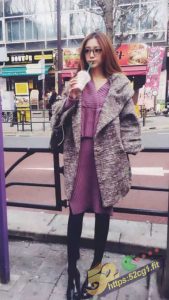 52吃瓜独家 福建福州大学大三学妹 王梓茜 被金主调教成三洞全开母狗 扎双马尾 跪在地上舔脚