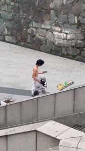 浙江科技大学惊现裸男 全身一丝不挂上课 还在学校里面逛 最后被保安生擒