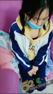 52吃瓜独家 真实破处  一部苹果手机 操一个没开苞的处女 太值了吧！