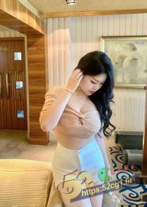 52吃瓜独家酒店偷情 服装公司巨乳老板娘 同事打电话被听到 太刺激了！ 水多到好像水帘洞！