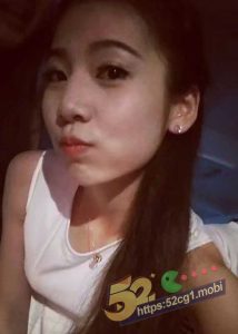 52吃瓜独家 江西九江清纯妹子洗澡被前男友偷拍 分手后被前男友网上曝光 身材真好！