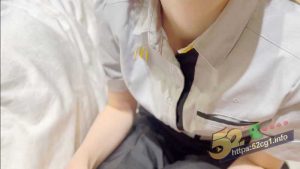 52吃瓜独家 P站日韩情侣麦当劳小学妹 Kimmiyaa 娇嫩胴体 极品名器白虎馒头穴 乘骑大肉棒 粉鲍被搅动的天翻地覆！