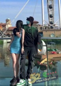 52吃瓜独家 大学生泄密 高颜值大学生母狗 冯雨微 被男友在KTV厕所内极致调教 啪啪后入！