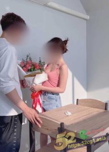 52吃瓜独家  YAYHEE 情侣博主性爱私拍  极品妹子的美乳白虎娇躯 嫩出水 质量堪称顶级！