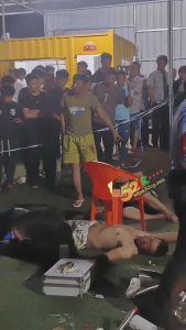 海南海口市大致坡 几名外地小伙醉酒后耍流氓 摸别人老婆屁股惹众怒 被当场围殴致死！