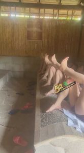 大妈们又出来了作妖了  温泉内翩翩起舞 看的我隔夜饭差点吐出来  能看完的绝对是高手