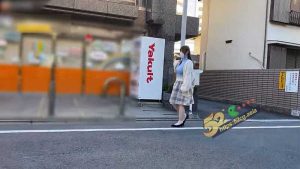 52吃瓜迷奸推荐~街头偶遇巨乳少妇 尾随跟踪 没想到是单身 直接迷晕强上  奶子既好吃又好玩！