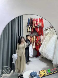 52吃瓜乱伦推荐～趁家人去女友家给我谈定亲的事 当小侄子面在酒店强上嫂子