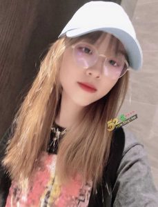 成都大学生谢询 喜欢肛交群p 背着男友一女站四男 三洞全开 小小的身体 大大的能量