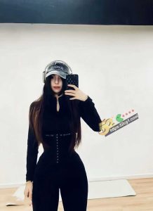 福州某摄影机构女助理 徐露梦 口交性爱视频惨遭前男友报复流出 这开美颜艺术照和素颜区别有点大啊