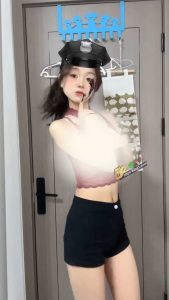 调教有男友的高颜值母狗 洗浴中心休息区 小骚狗把骚逼对着门外淫水直流 美臀后入内射 又紧张又刺激