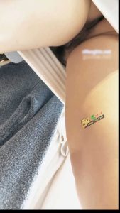 商场跟踪抄底短裙美女 没想到她竟然没穿内裤 无内  抄底  多毛 骚鸡 可能跟的太近白了我一眼