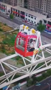 全网疯传  性爱摩天轮  一对男女性瘾发作 在摩天轮上交叠蠕动 没想到被空拍机拍下