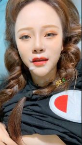 高颜值女神级女友沦为小伙拍片赚钱的肉便器   各种肛交颜射 完美露脸