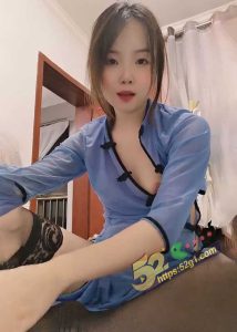 云南昆明商场柜姐 杨梦菲 兼职卖淫女1000元包过夜  穿黑丝旗袍怼镜口交自慰 巨反差