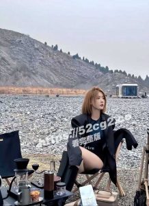 聂小雨“黑色皮衣”事件 一睹女神私下展现出的淫骚！