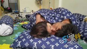 毕业季分手炮～小伙暗藏摄像头偷录和漂亮女友啪啪全过程