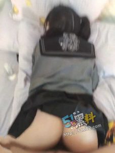 51黑料乱伦推荐~带妹妹出去户外露出 回家后用肉棒狠狠奖励妹妹的白虎小穴！