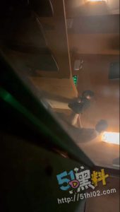 小情侣电影院里啪啪被偷拍 这小腰翘臀 怪不得忍不住干起来