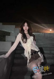 武汉传媒学院王诗雯 线下援交卖逼 1500一次3000包夜 即可体验全套服务