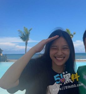 眼镜妹和男友的性爱之旅 对男友言听计从 各种酒店做爱合集！