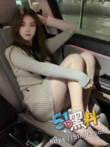 南京艺术大学李佳琳 性欲非常旺盛 在金钱面前就是条骚母狗