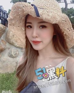 老板没拿下的女人被我拿下了！喜欢玩多人运动 震惊的是上班都戴自慰器