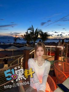 广东惠州张依珊 手机维修泄密私拍 不得不说妹子的性欲是真强！