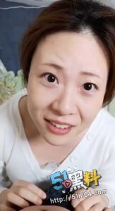 51黑料独家爆料！终于等到暗恋妈妈的闺蜜离婚 软磨硬泡直接拿下 真是离了大谱啊！