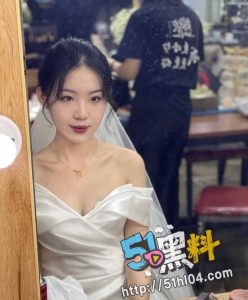 新婚人妻吕金梦 名副其实的公共肉便器 喜欢偷吃大肉棒！