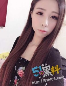 爱逛夜店的嫩妹 遭精神小伙3P 没想到酒后异常的骚！