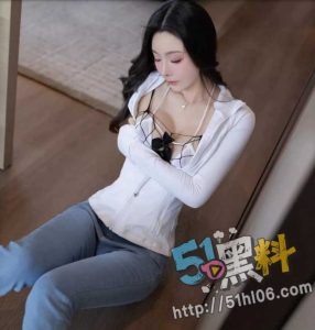 性感女经理为业务也是拼！搔首弄姿勾引客户 是个男人都顶不住啊！