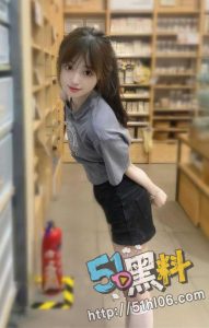 又是一年开学季！在校大学生张珂遭投稿 粉嫩的身材可以掐出水！