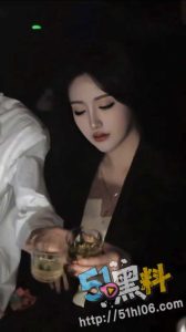 快手狂野纹身妹 迷人大野驴 性爱自拍流出！男主一分钟就缴械投降了！