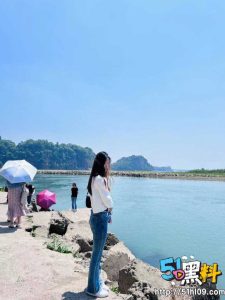 成都金牛区03年的董清桥 青涩的脸蛋骚浪的心  没想到还和舅舅乱伦！