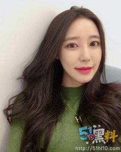 陕西24岁护士王雅 黑丝诱惑医院男同事 后入肥臀完美炮架！