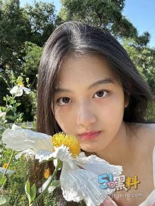 高颜值校花沦为反差小母狗 裸体搔首弄姿 嫩逼惨遭爆操