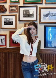 体育生配打桩机！长清大学黑丝学妹被踩着脑袋蹬 淫水直流大腿！